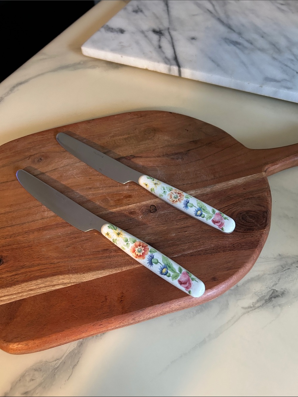 Two Vintage Pfaltzgraff Full Tang Dinner knives with Floral Pattern Handles